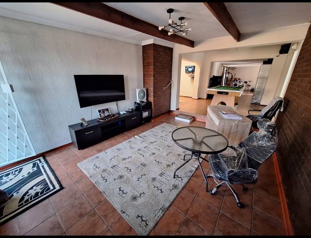 5 BEDROOM HOUSE FOR SALE IN VANDERBIJLPARK SE 1